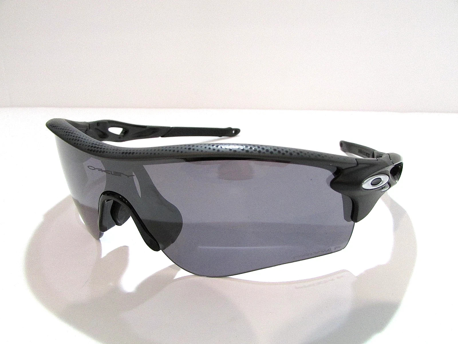 Oakley Radarlock Path A 9206-8738 High Resolution Carbon Polarized Sunglasses