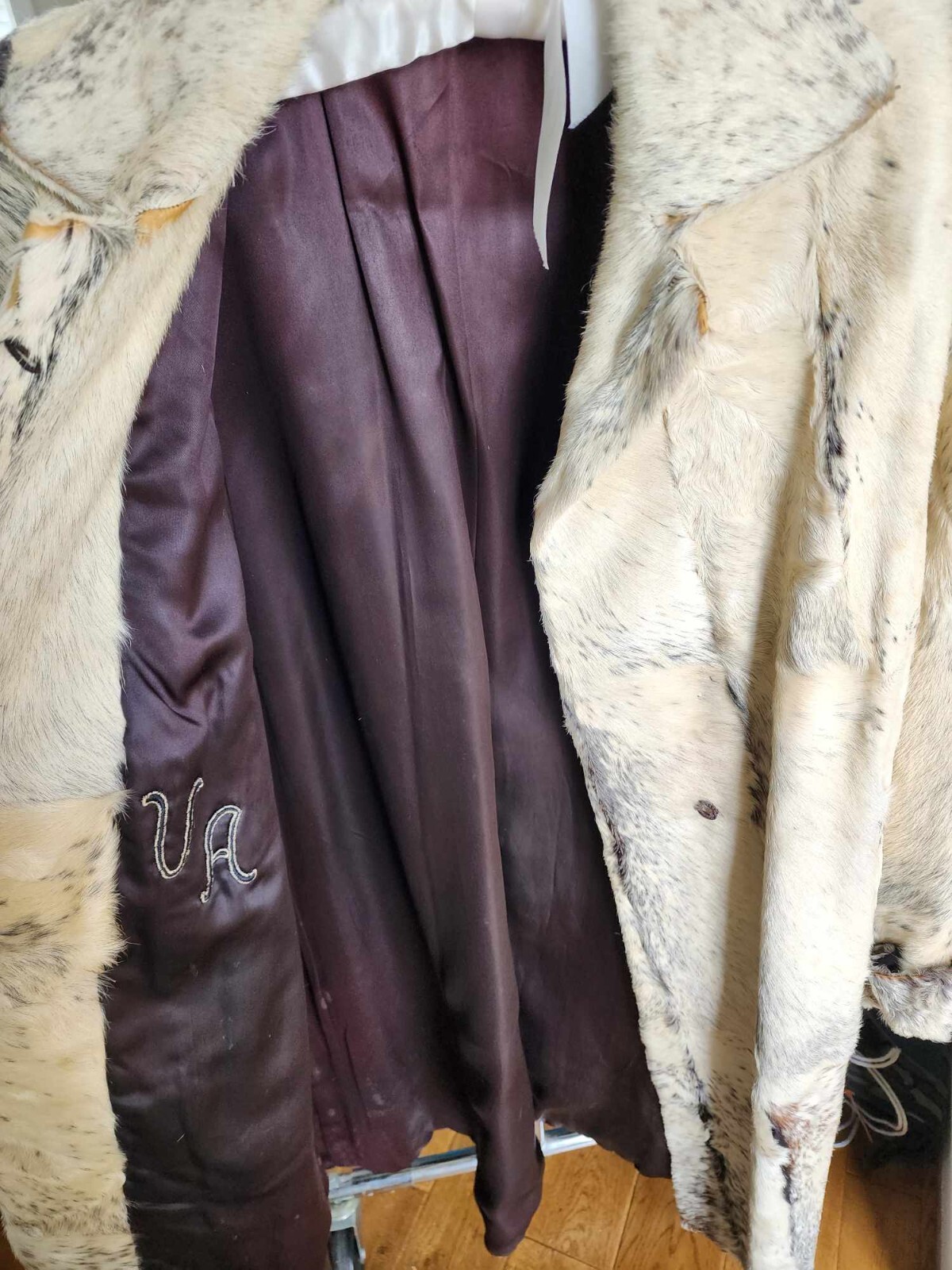 Fur Coat Full Length: Shoulder 18in, Length 41in, Sleeve 25in