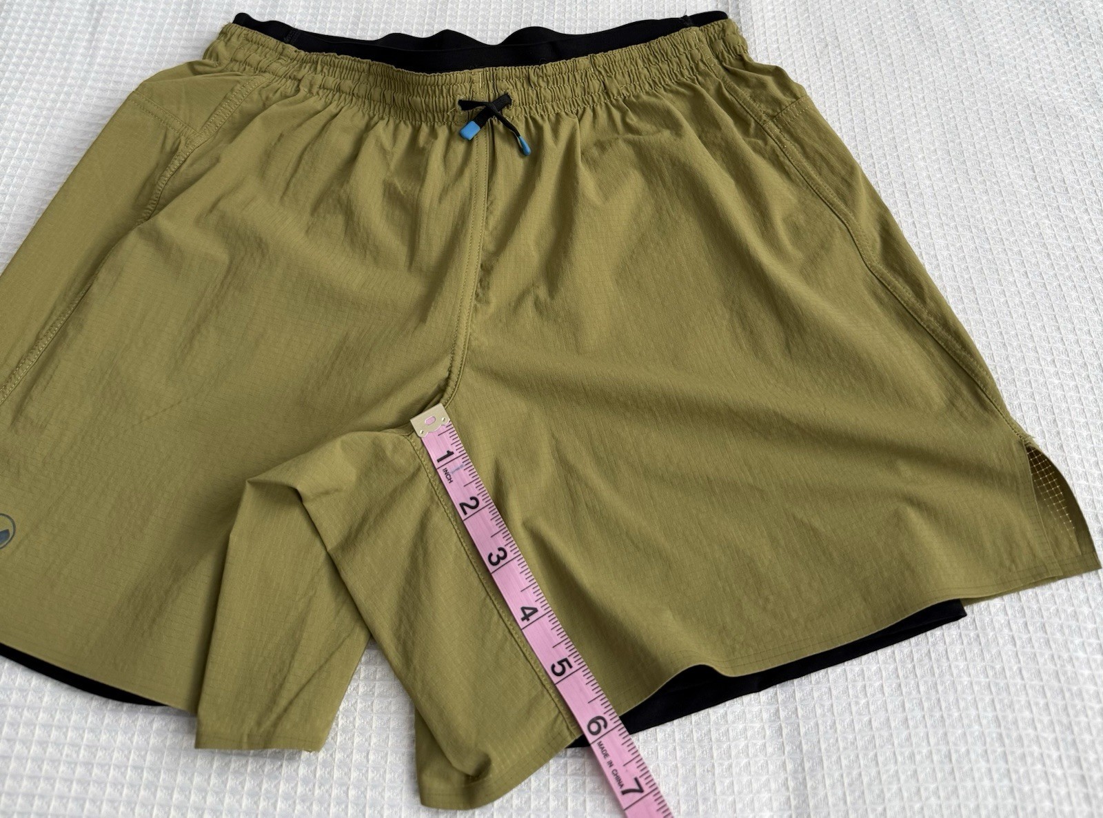 Janji Men’s AFO Vent Multi Shorts 6” Size S Mustard Yellow