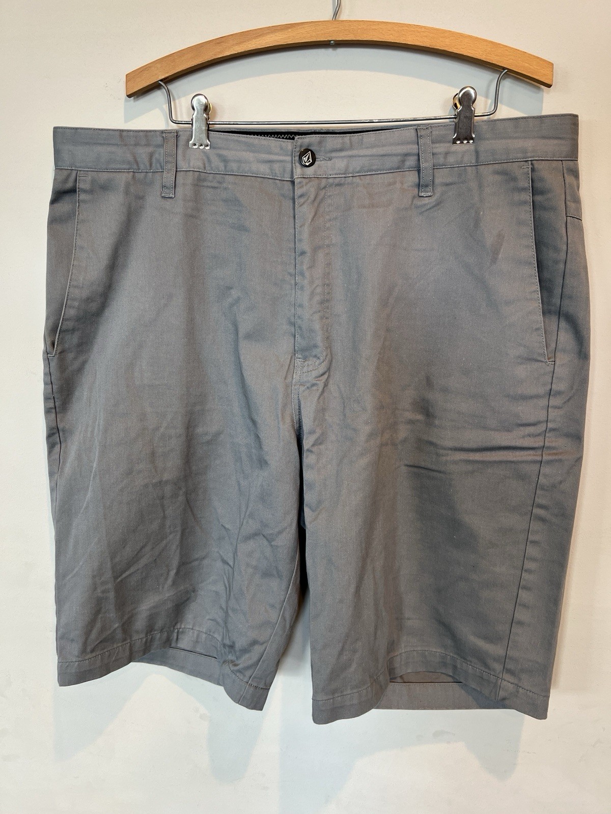 Volcom Grey Men’s Chino Shorts 10 Inch Inseam Size 38 Cotton Blend