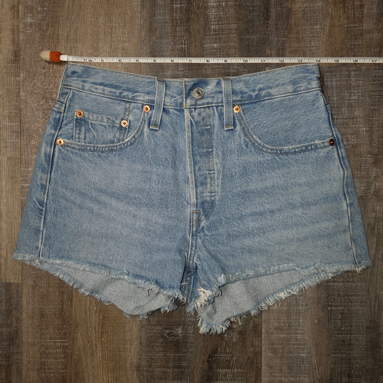 Levi’s 501s Cut Off Jean Shorts Size 26″ × 2″ Medium Wash Denim Womens Cotton