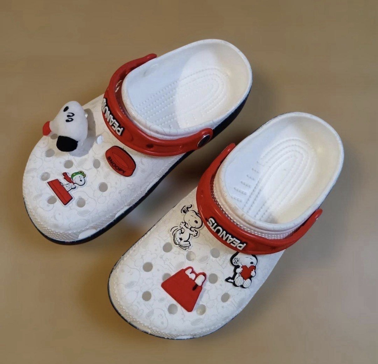 New Crocs x Peanuts Snoopy Classic Clogs White Red JP23 EU37-38 With Original Ba