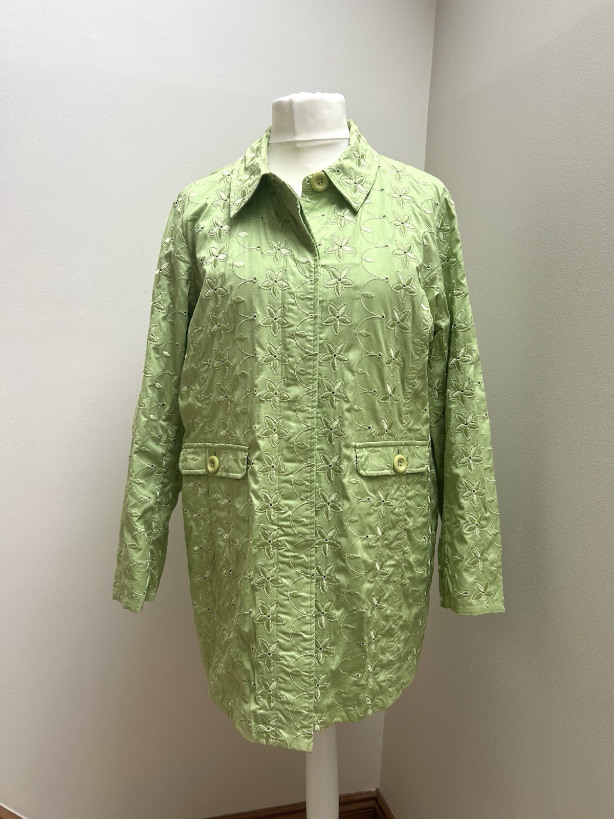 Embroidered broderie anglaise summer jacket size large holiday cruise