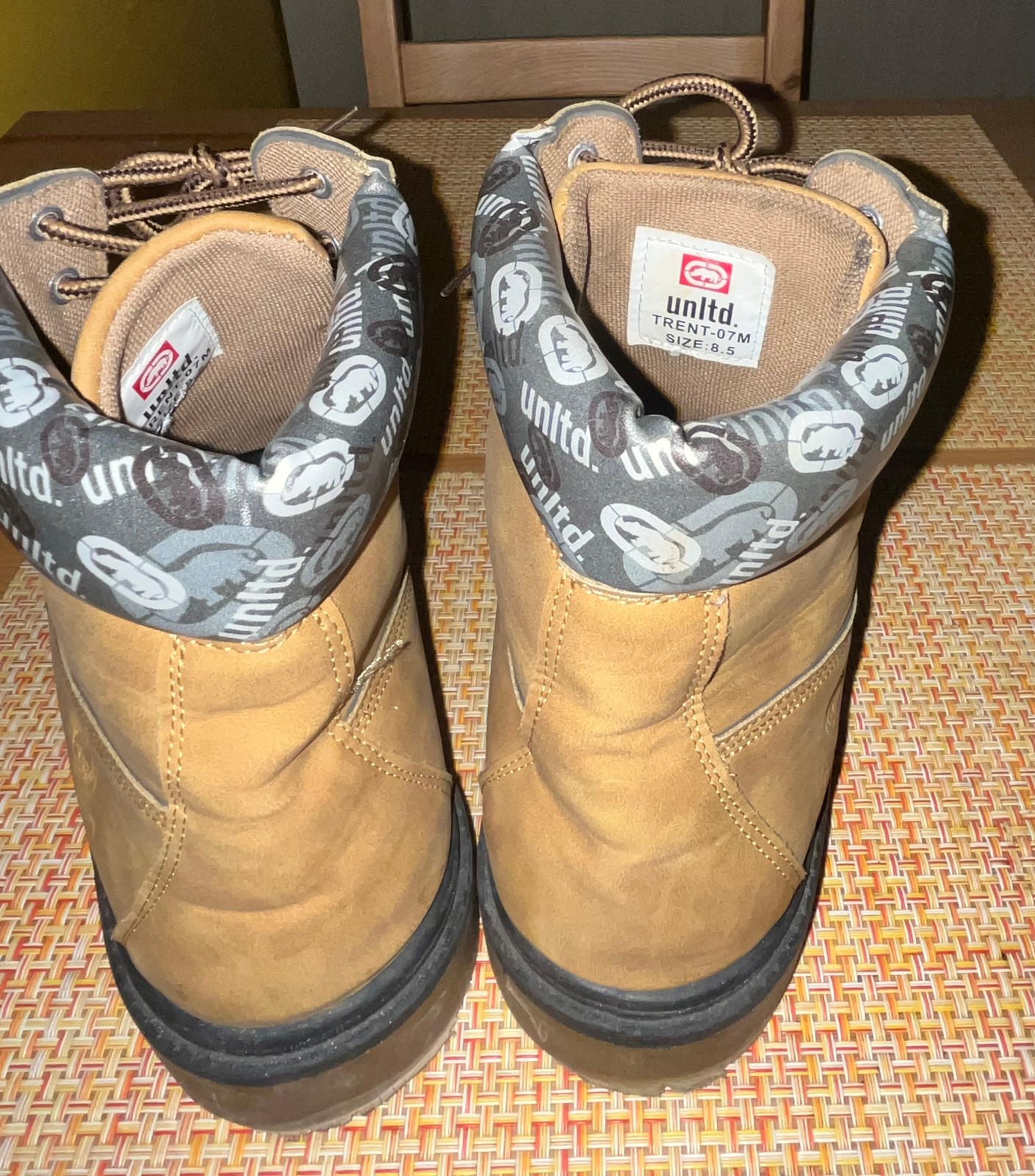 Ecko UNLTD Sz 8.5 Men’s Beige Classic Boots Trent -07M