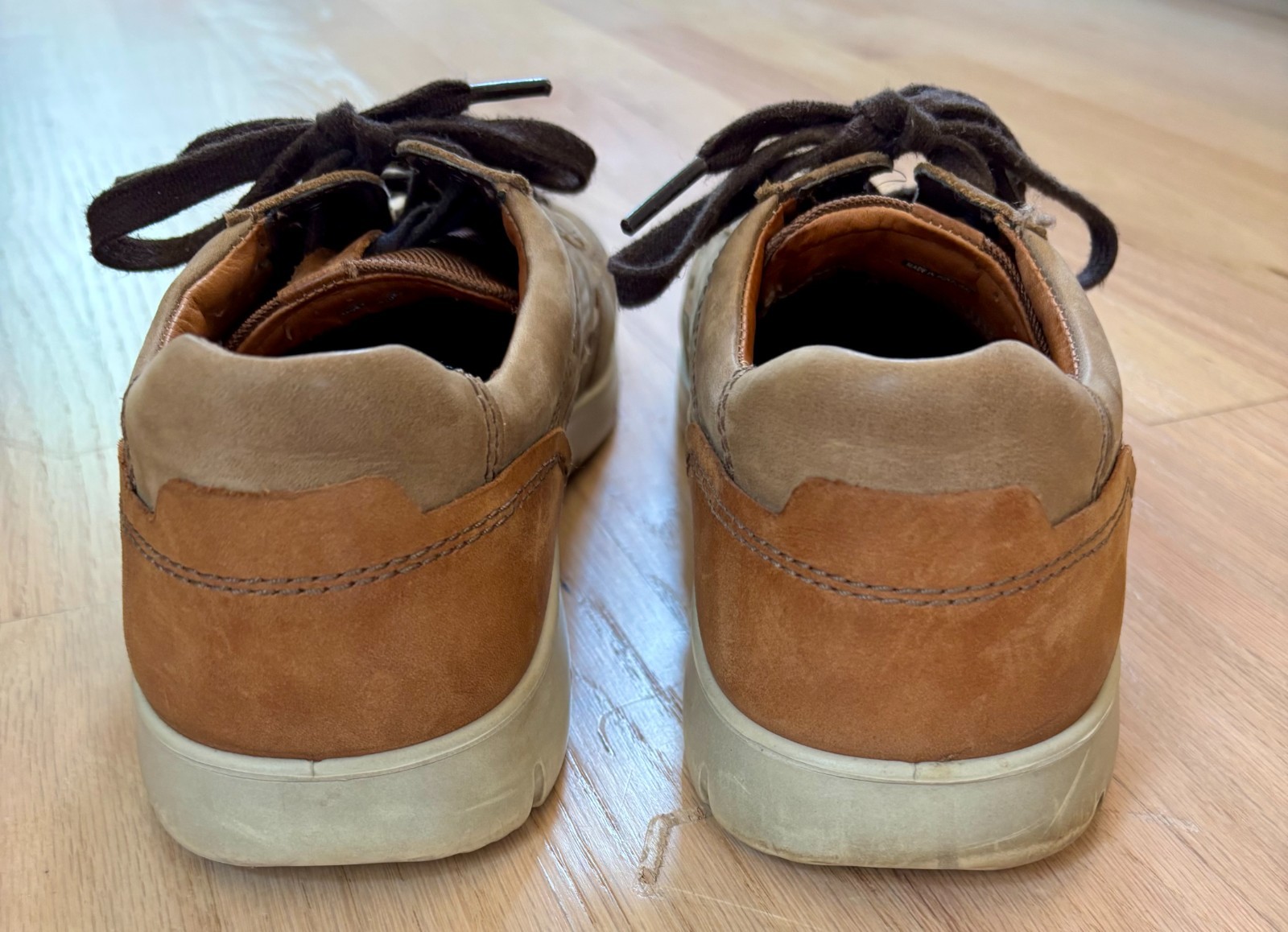 Ecco All-Time Great Men’s Casual Leather size 42 leather (I wear size 10 in US)