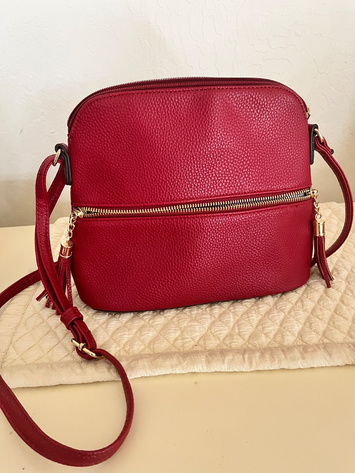 Red pebbled shoulder bag nwot stripe fabric inside pockets in and out 8 1/2×12