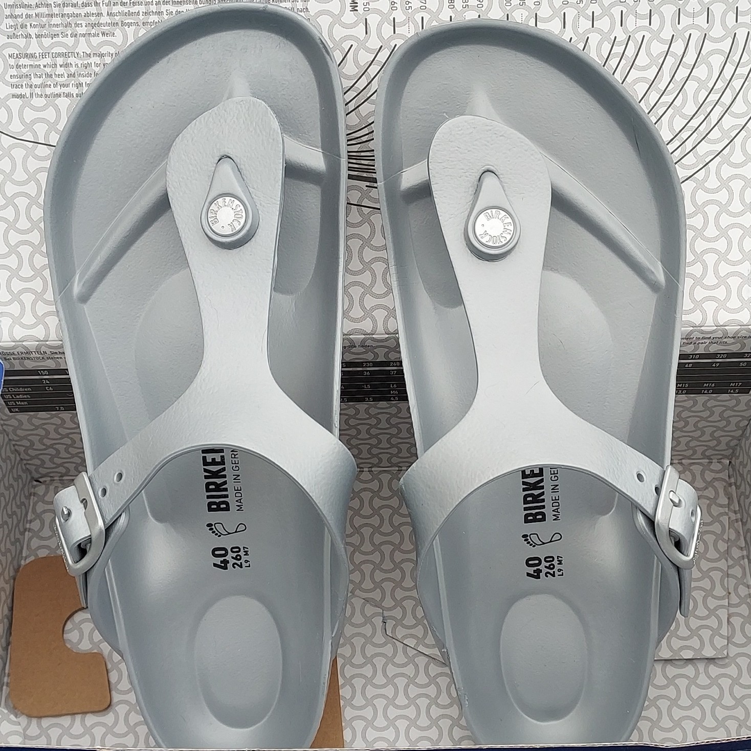 Birkenstock Gizeh Sandal-silver- Ladies size 9/Mens size 7(unisex)
