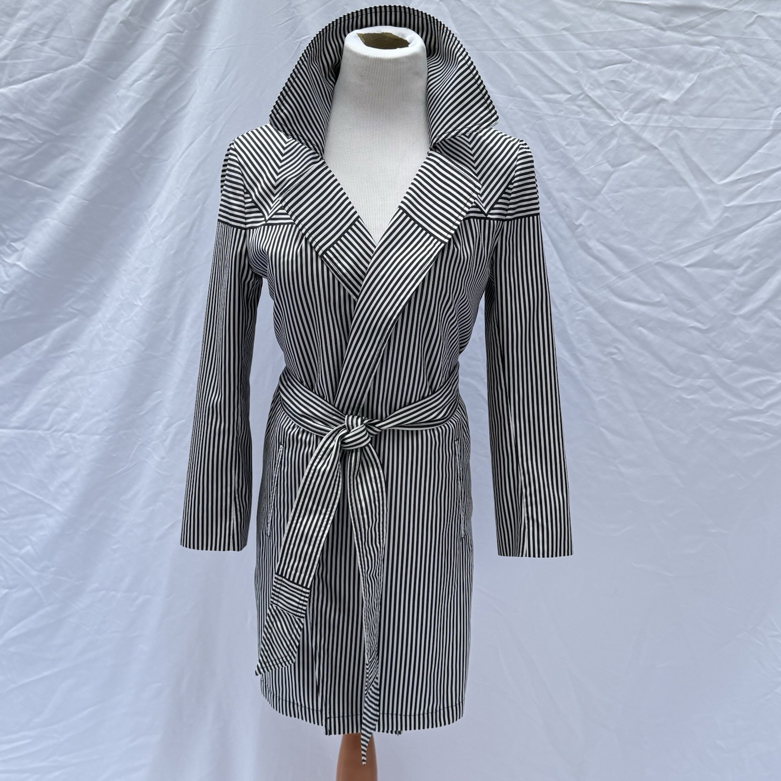 Diane Von Furstenberg DVF Barley Trench Coat w/Belt Sz 8 Black White Striped