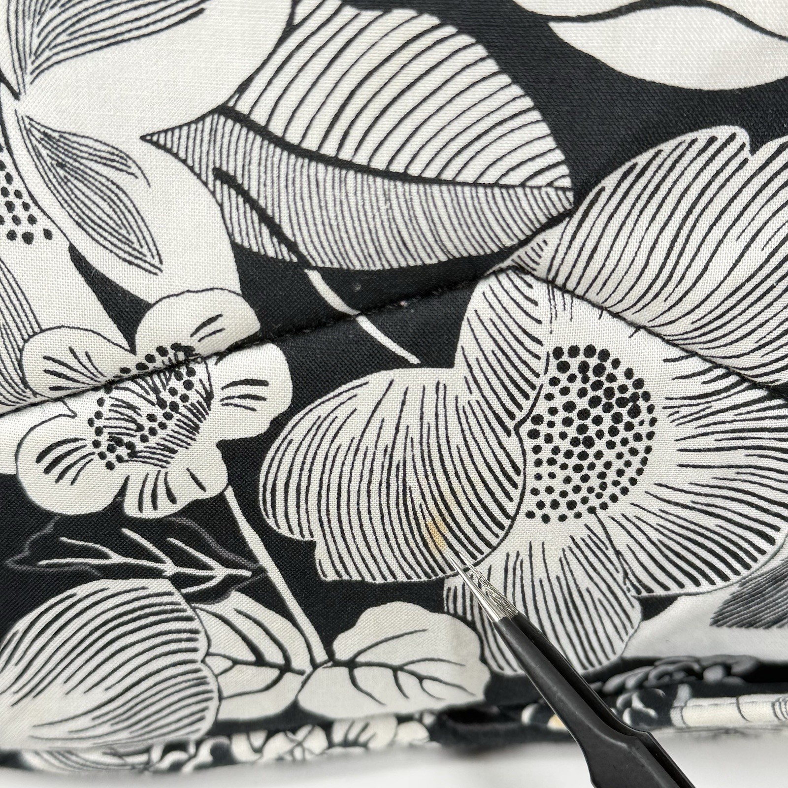 Vera Bradley Sling Pack Quilted Bedford Bloom Black White Floral Boho Travel