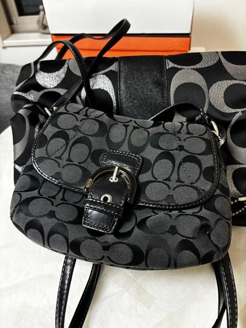 COACH Signature Black Shoulder Bag Womens Small Gold Buckle 22cm x 17cm Use