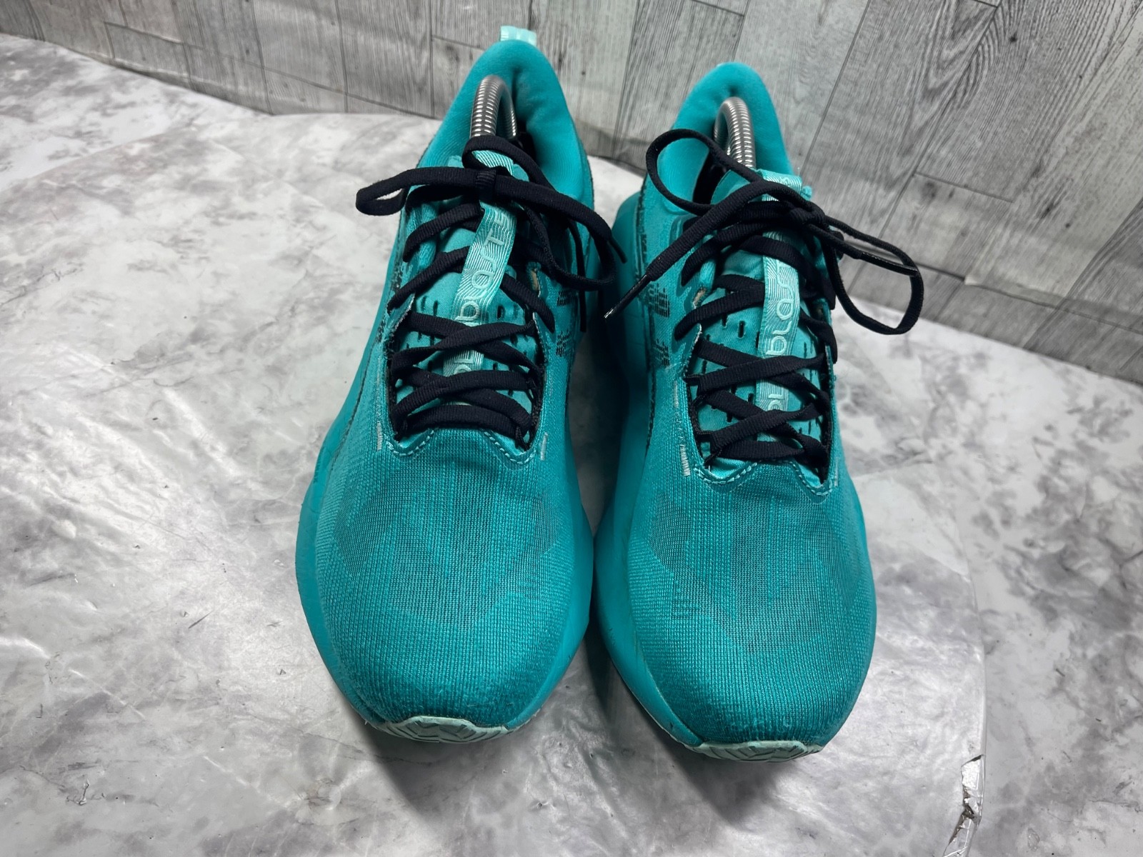 Asics Novoblast 5 Sneakers Men 8M Running Shoes Green Athletic Trainers