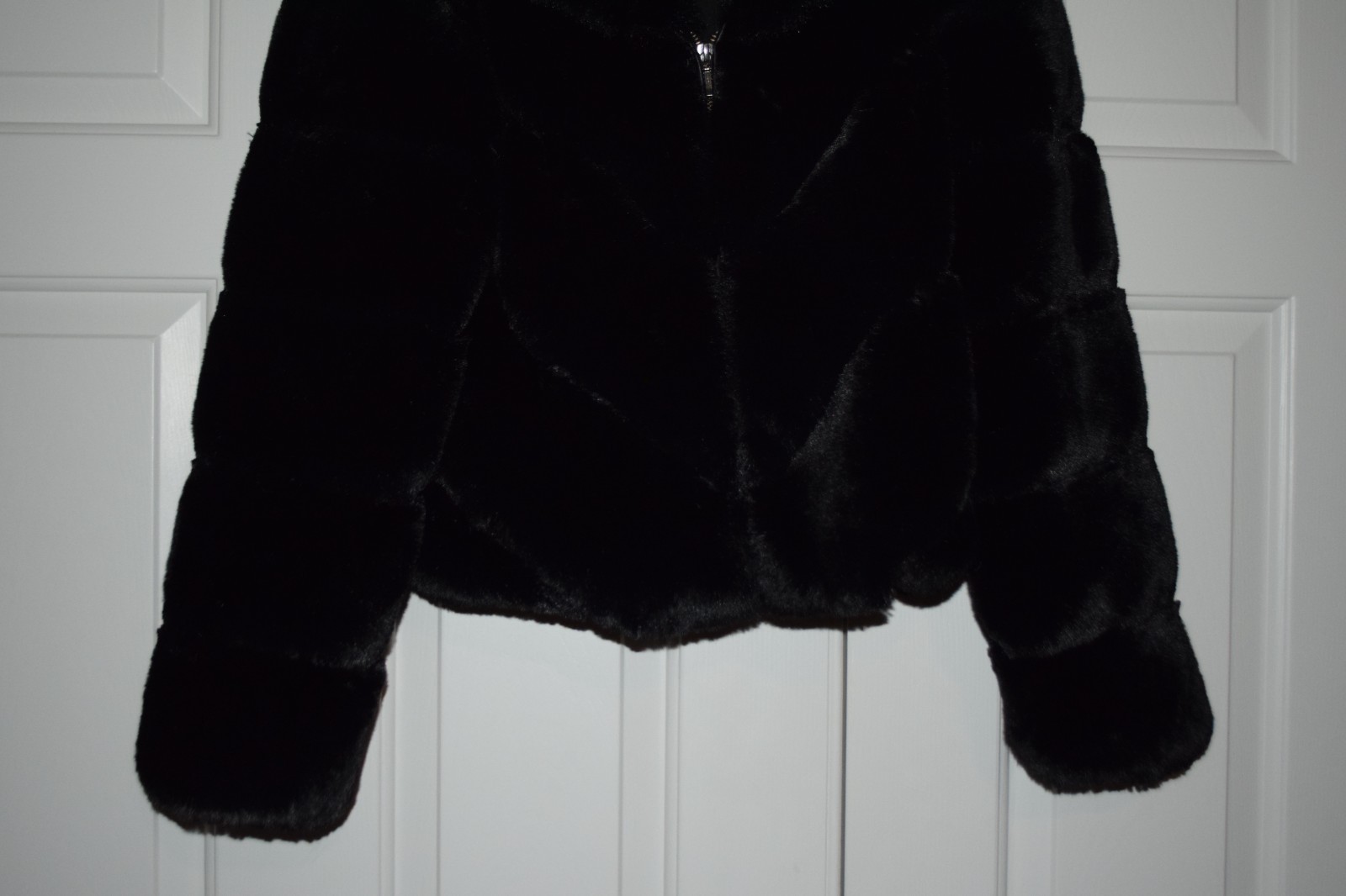 Sofia Jeans by Sophia Vergara Size M (8/10) Black Faux Fur Zipper Front Jacket