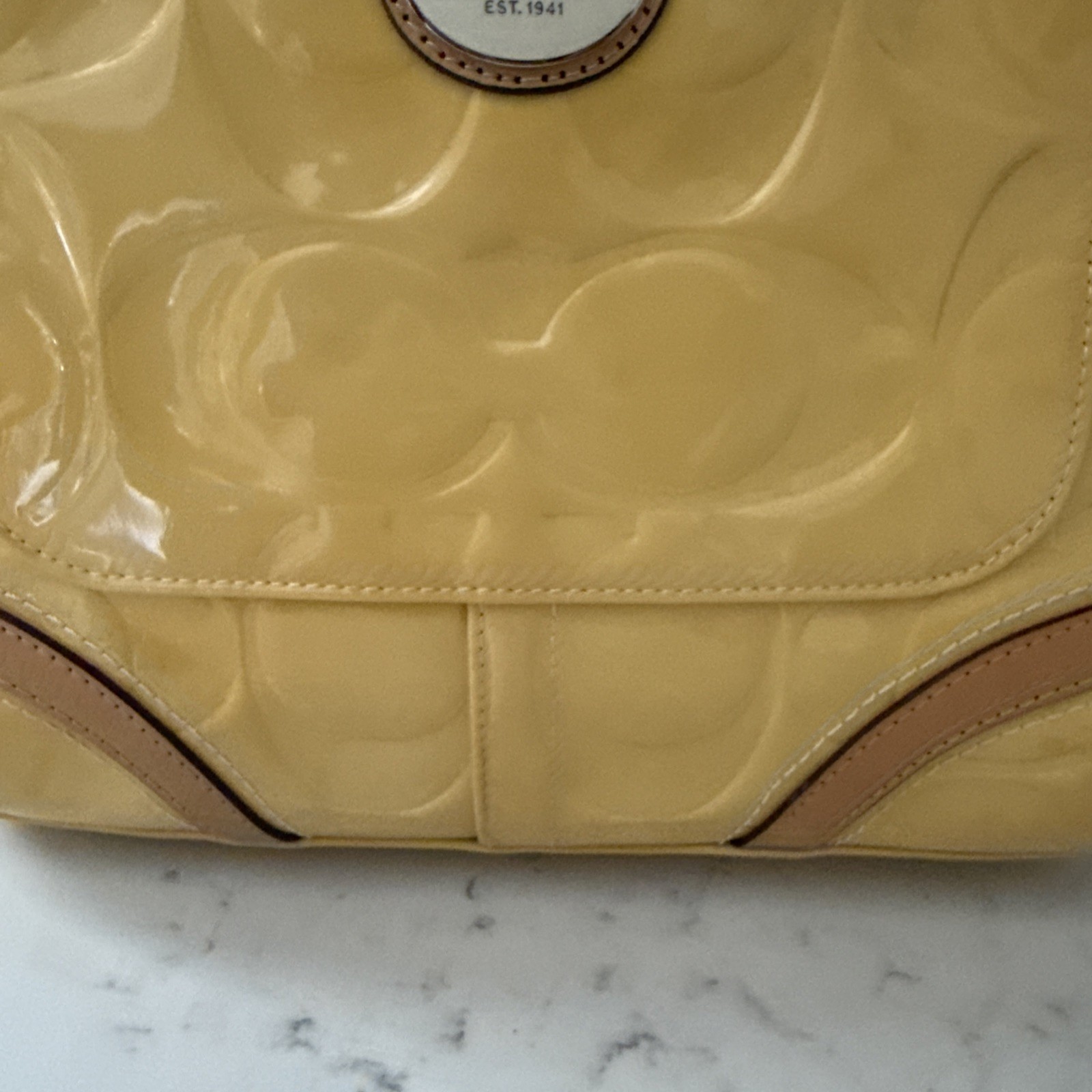 VTG Coach Peyton F22322 Patent Leather Embossed Tote Yellow Tan Trim Bag Wallet