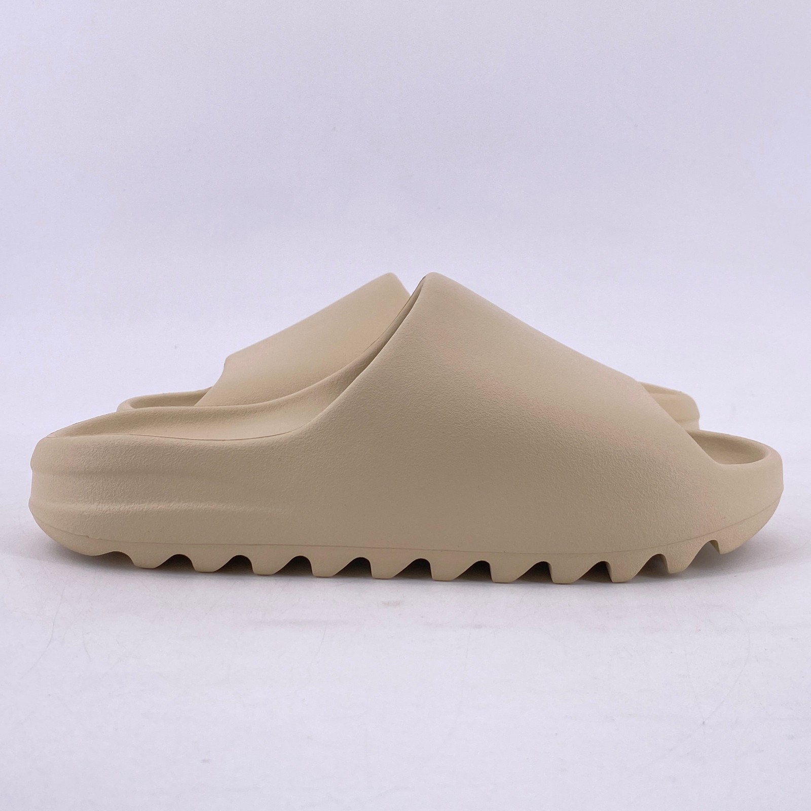 Yeezy Slide “BONE” 2022 – Size 10 – fz5897 (15166-11)