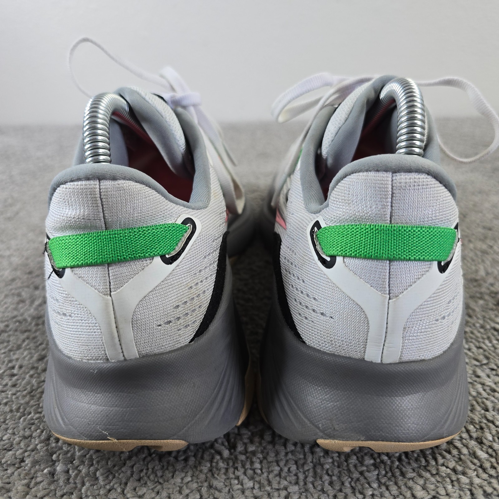 Saucony Guide 16 Womens Size 9 Running Shoes Light Gray White Pink Sneakers Low