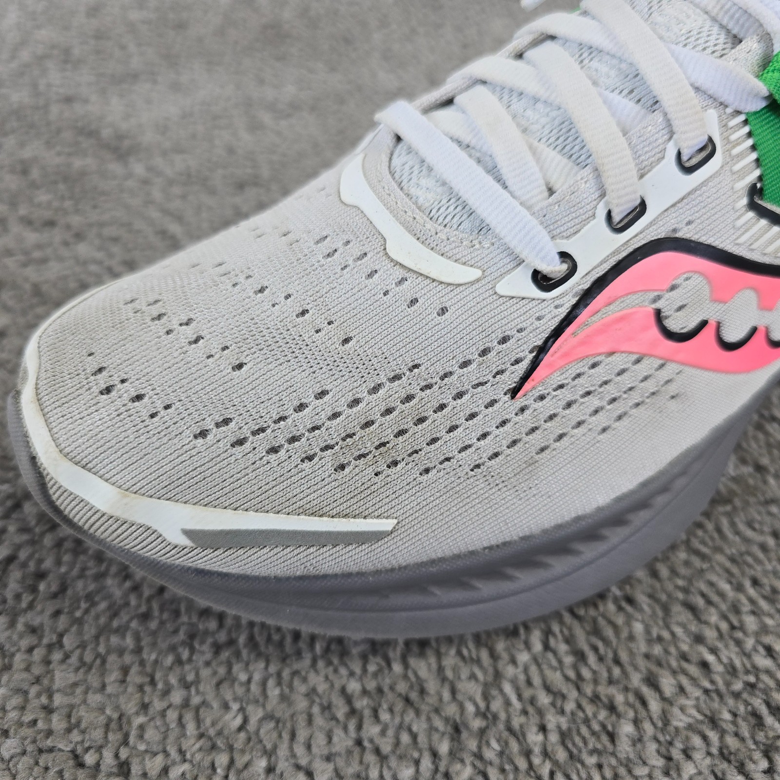 Saucony Guide 16 Womens Size 9 Running Shoes Light Gray White Pink Sneakers Low