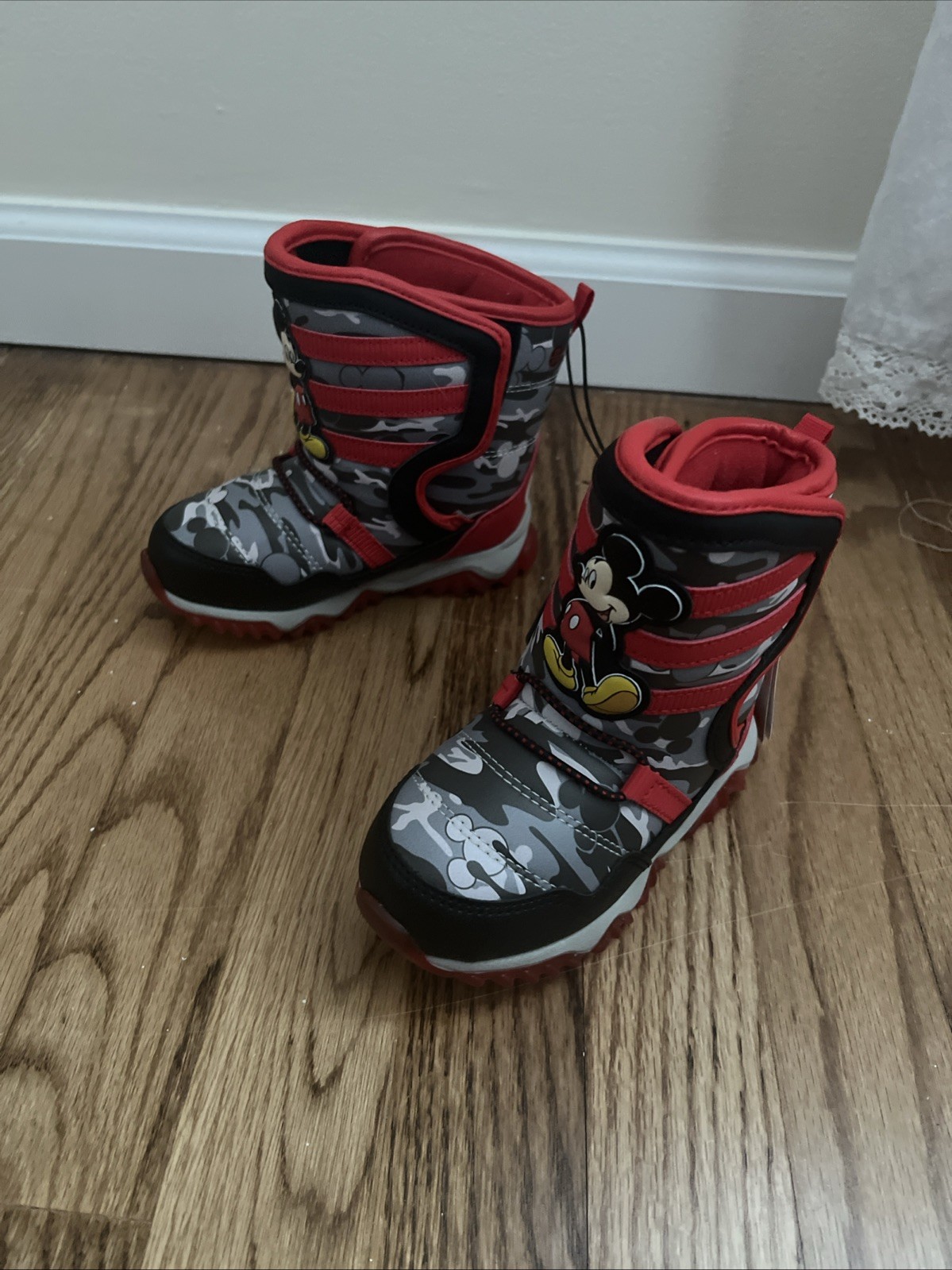 Disney Toddler Boys Mickey Mouse Light Up Snow Boots Size 8 NEW WITH TAGS!