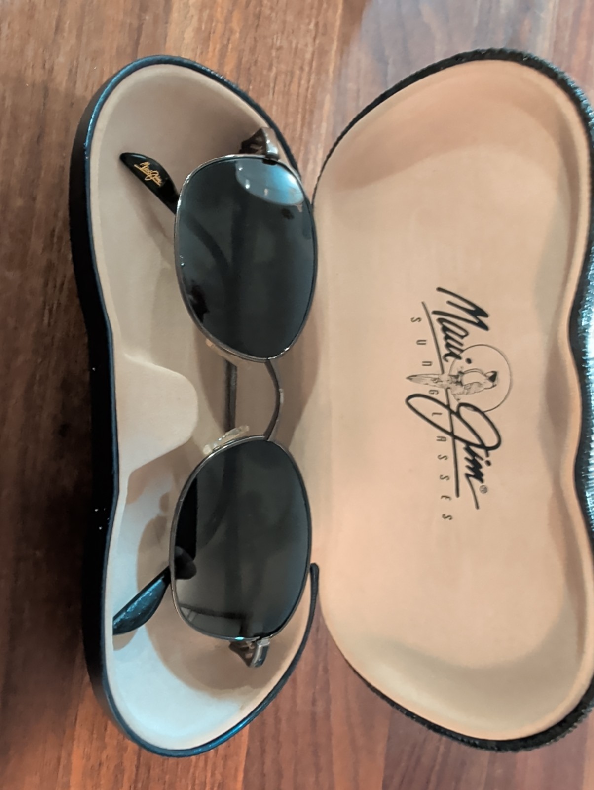 Maui Jim Hulu Sunglasses MJ-551-02 Gunmetal Titanium Polarized Black