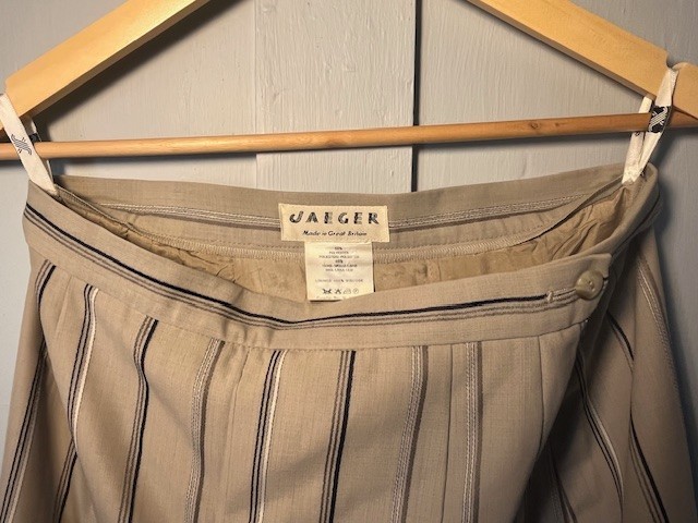 Classic Jaeger Box Pleated Skirt Beige with Stripes to Fit Waist 28 inches