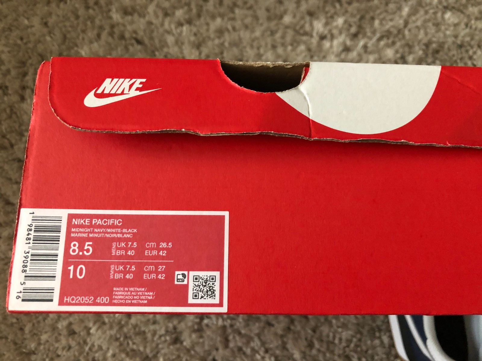 New in Box Nike Pacific Navy & White Running Shoes – Size 10 Women / 8.5 Men
