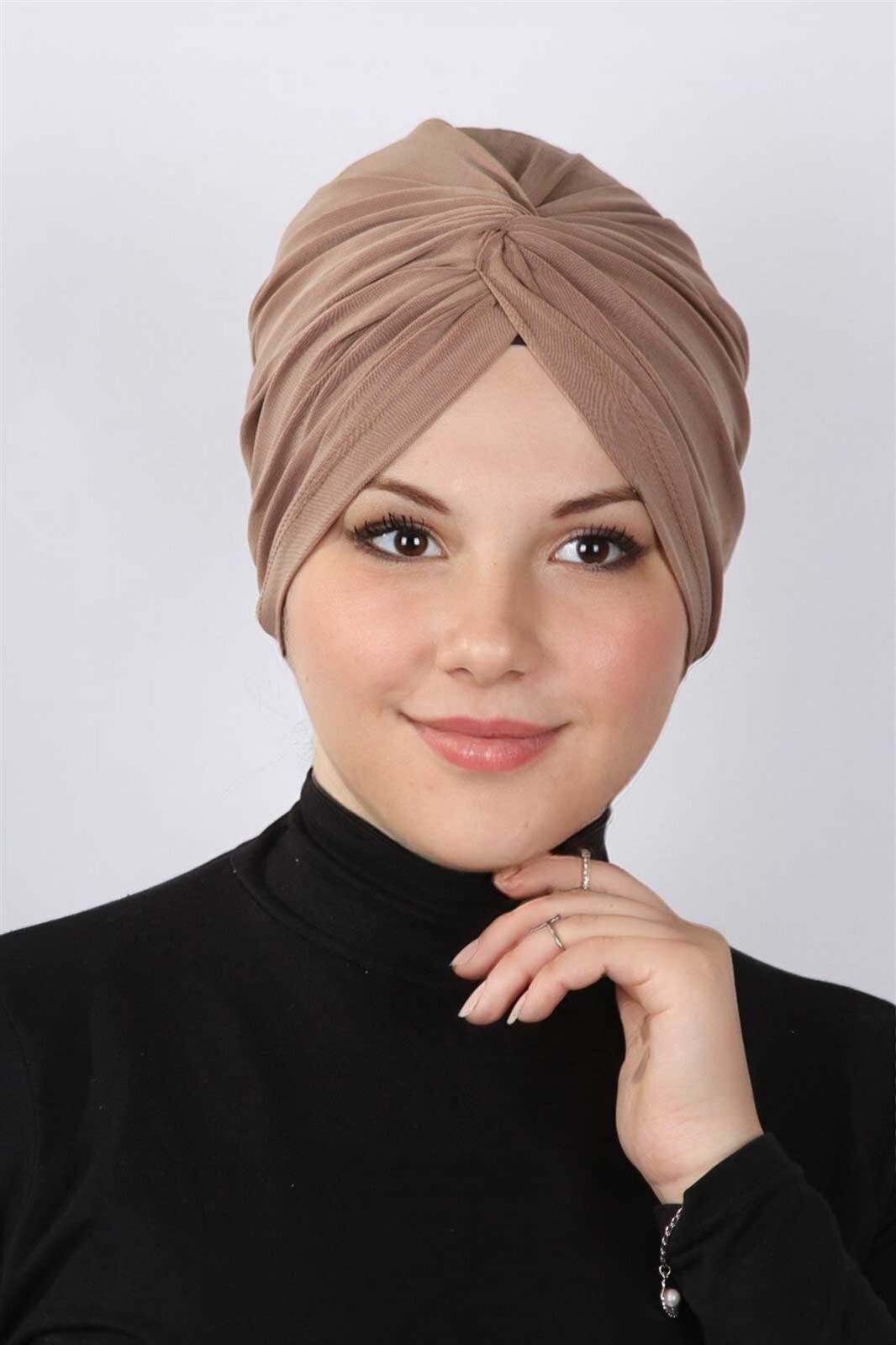 Modasuccess Twisted Bonnet