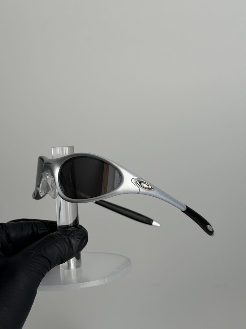 Oakley Minute 1.0 Sunglasses Silver Frame Black Lens Y2K Retro