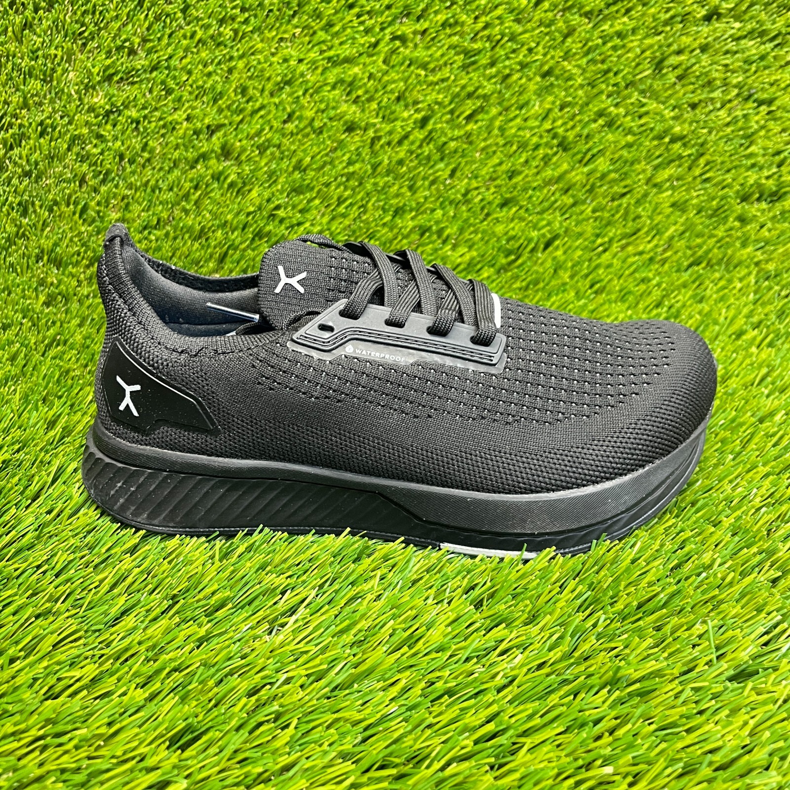 Flux Adapt Waterproof Runner Stealth Black Womens Size 7 Barefoot Running Shoes