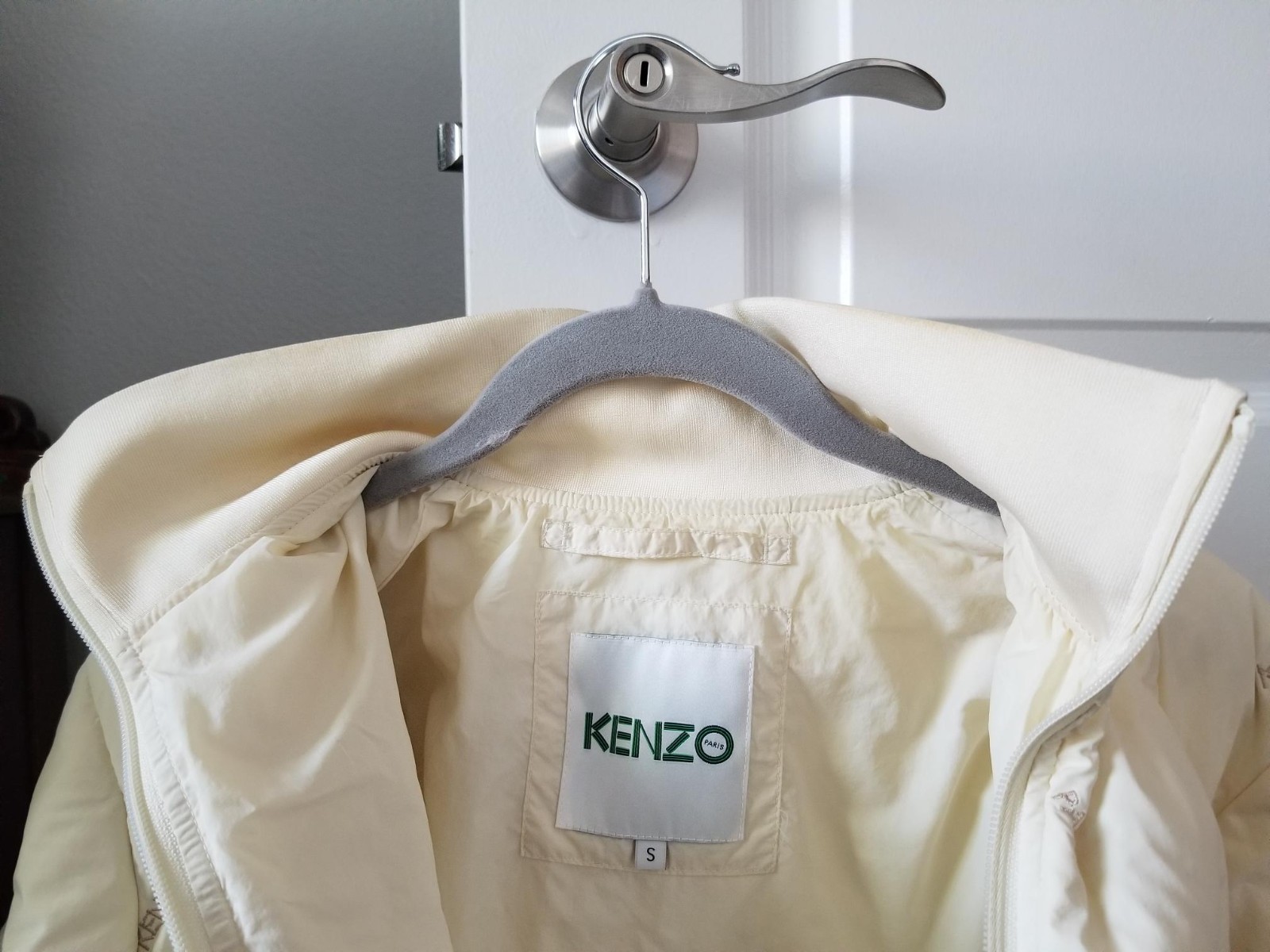Kenzo puffer jacket. Size Small. Cream color. Polyester. Worn only 3 times