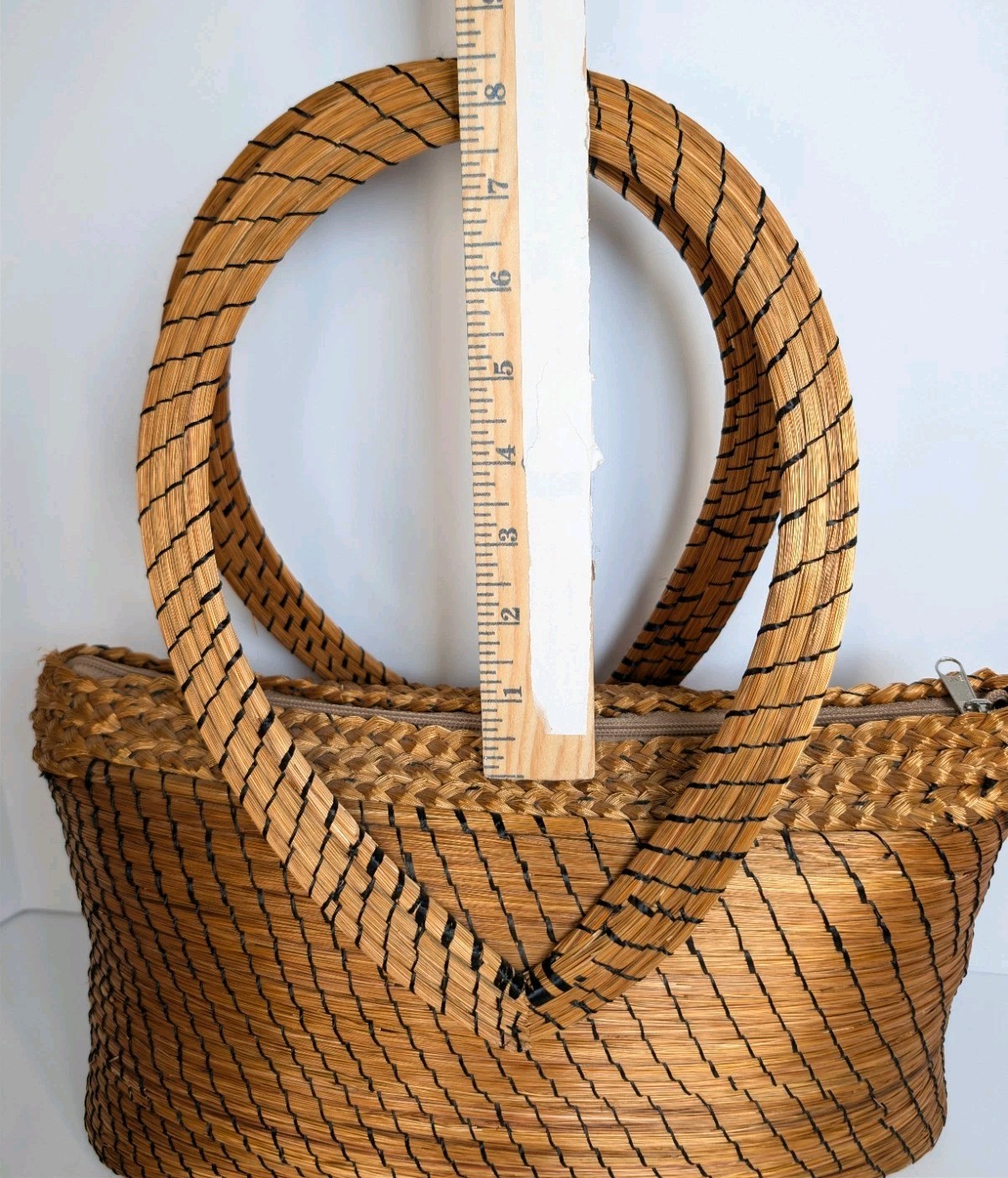 NATURAL STITCHED WEAVED HANDBAG PURSE BOUTIQUE Large Circular Handles Gold Tan