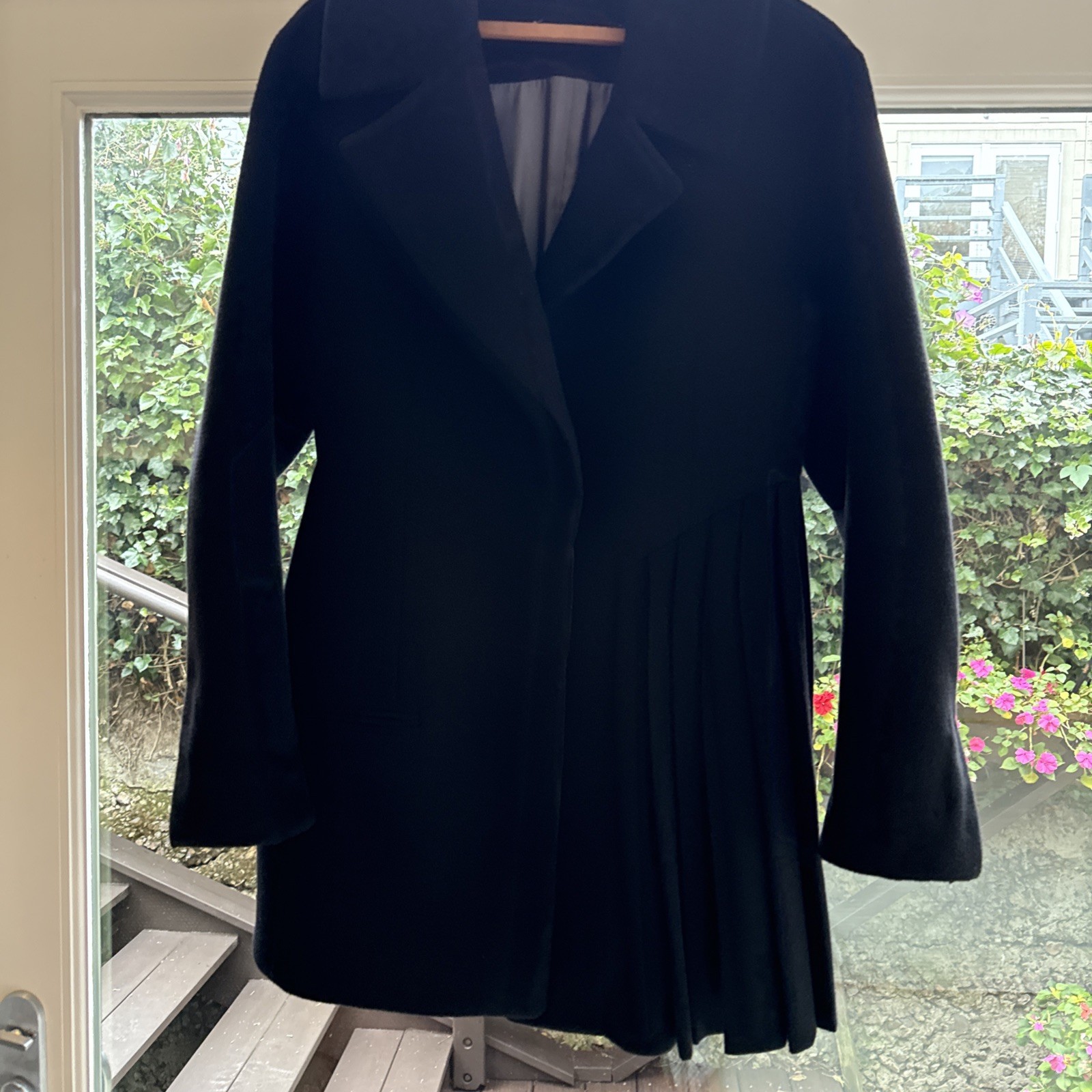 Black Coat, Sz 10, Made In England,90%virgin Wool,10shmere