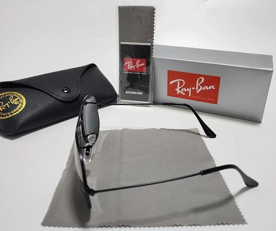 Ray-Ban RB3025 Aviator Sunglasses, Black Frame, 58-millimeter Gray Lenses