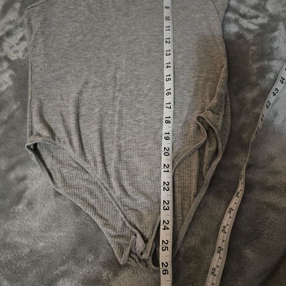 Ambiance Gray Mock Neck Ribbed BodySuit – Size Medium