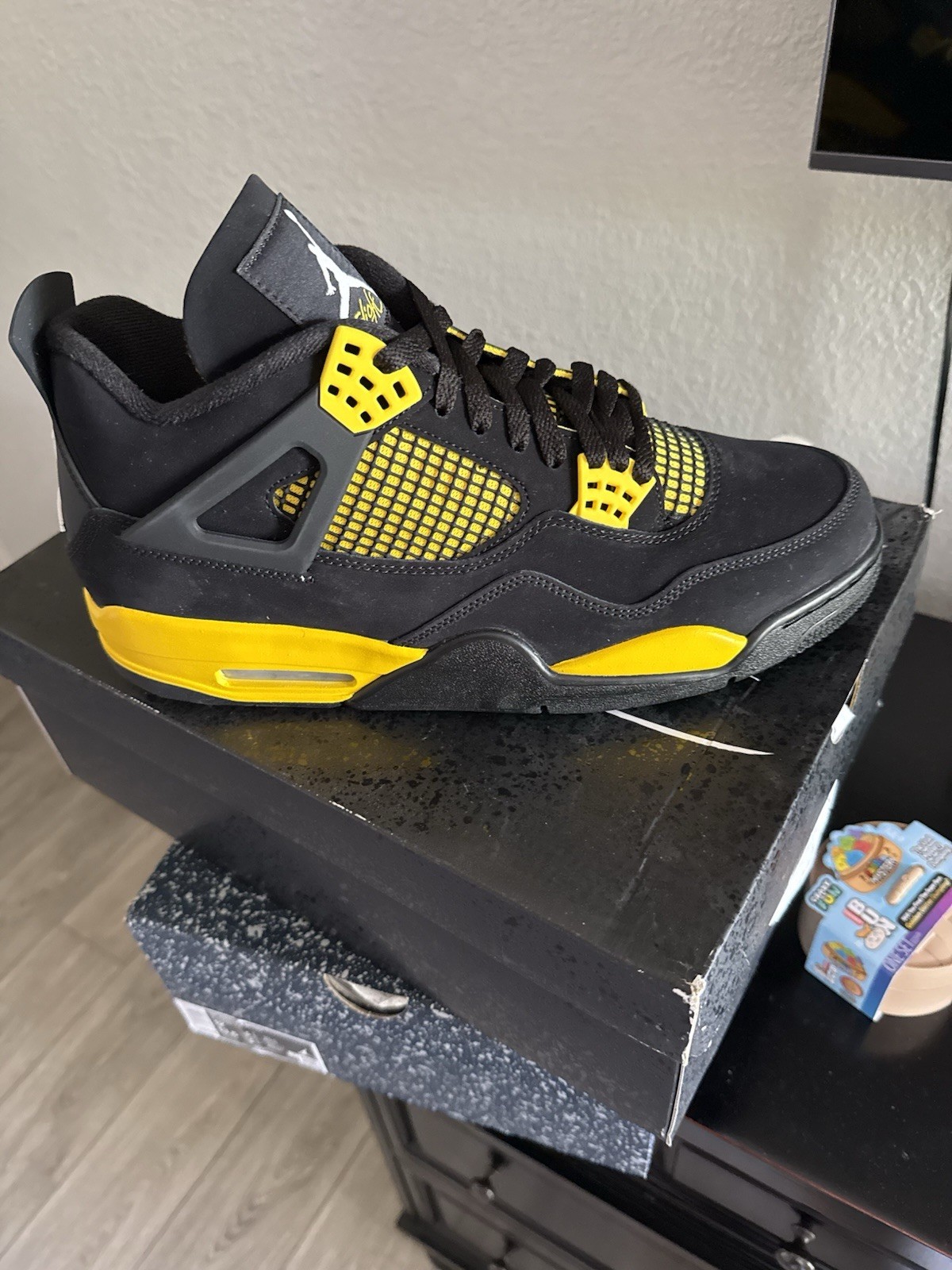 Nike Air Jordan 4 Retro Thunder 2023 Size 12, Black/Tour Yellow, DH6927-017