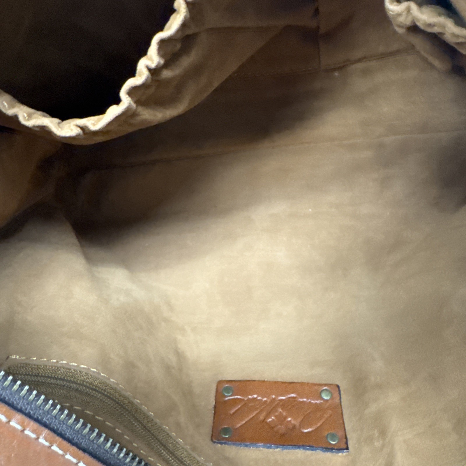 Patricia Nash Leather Tote Clean! Zip closure. Crossbody strap.