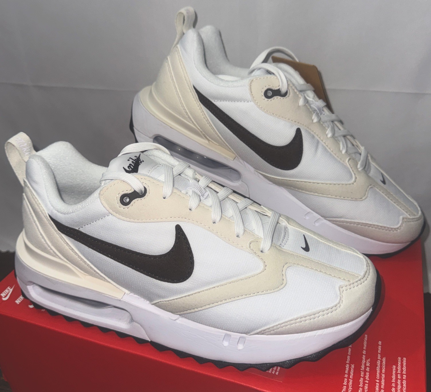 Men’s Size 9/Women’s 10.5 – Nike Air Max Dawn Phantom Baroque Brown W
