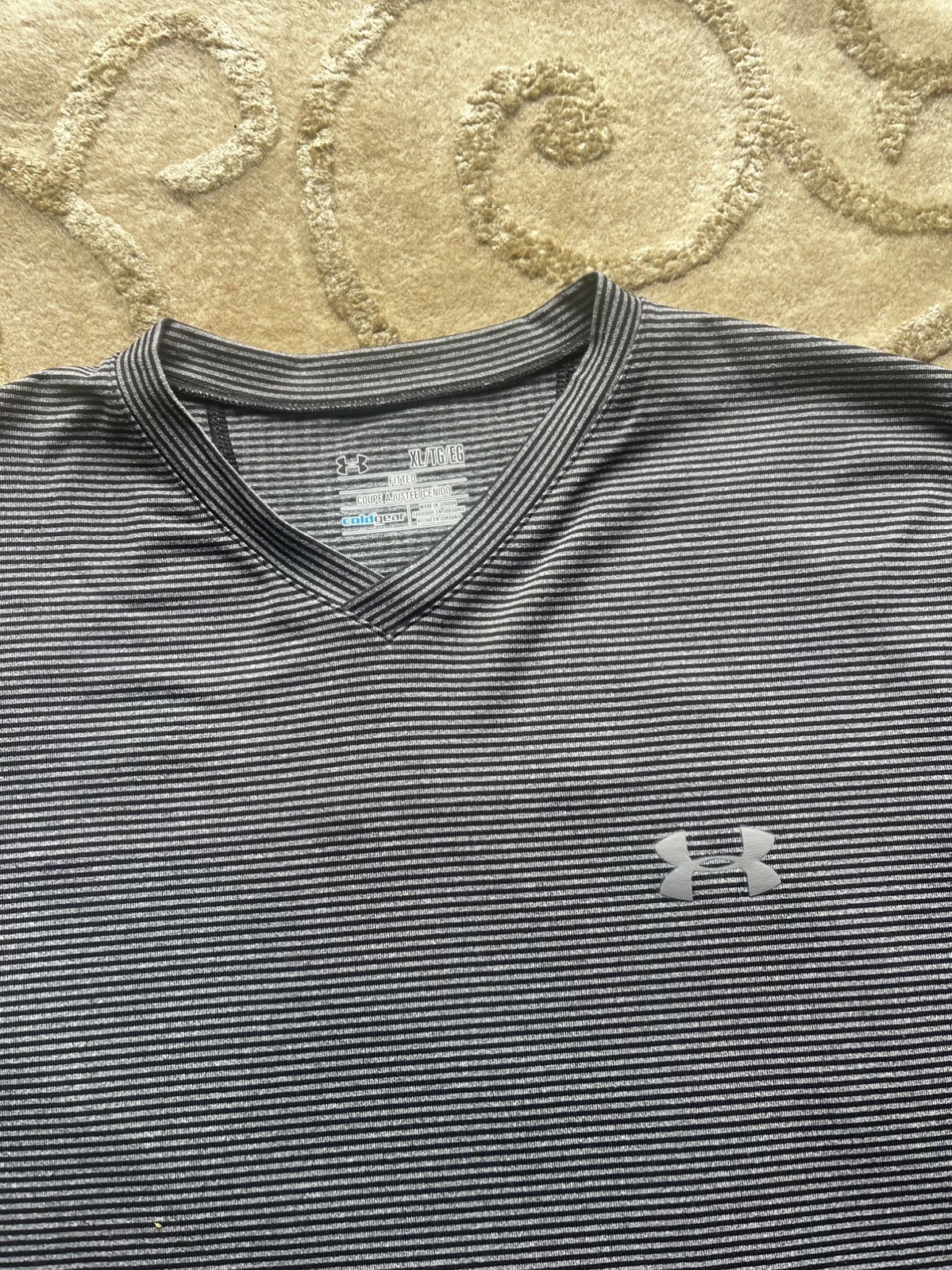 Under Armour Men’s Fitted Long Sleeve Shirt – Black & Gray Striped