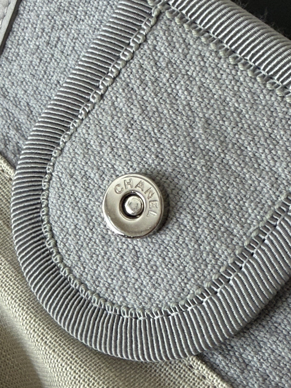 22B CHANEL Deauville Large Light Gray Tote Bag with Wallet (Preowned Excellent)