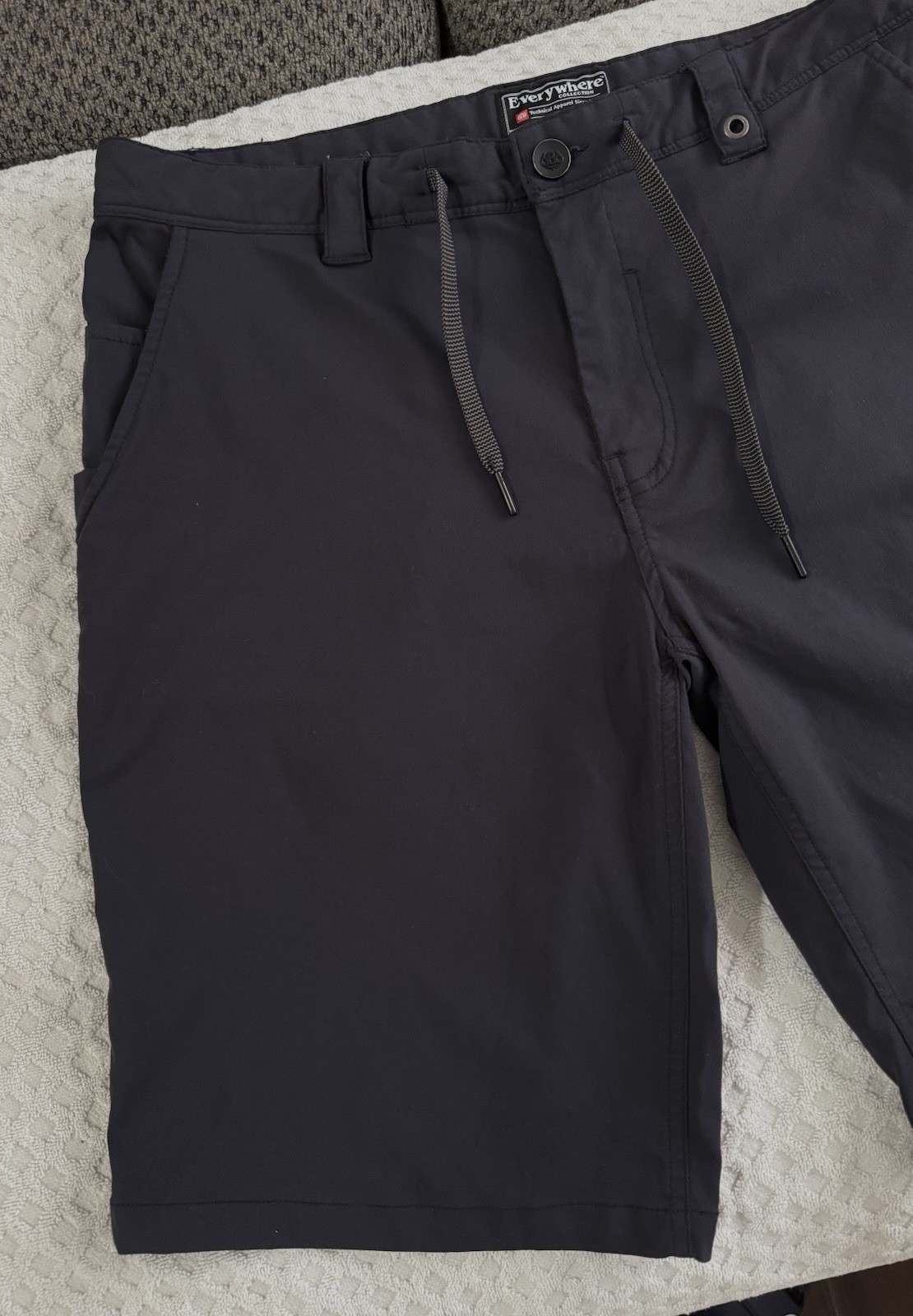 686 Everywhere Hybrid Short Relaxed Fit Size 34 Navy Blue 11” Inseam 10 Pockets