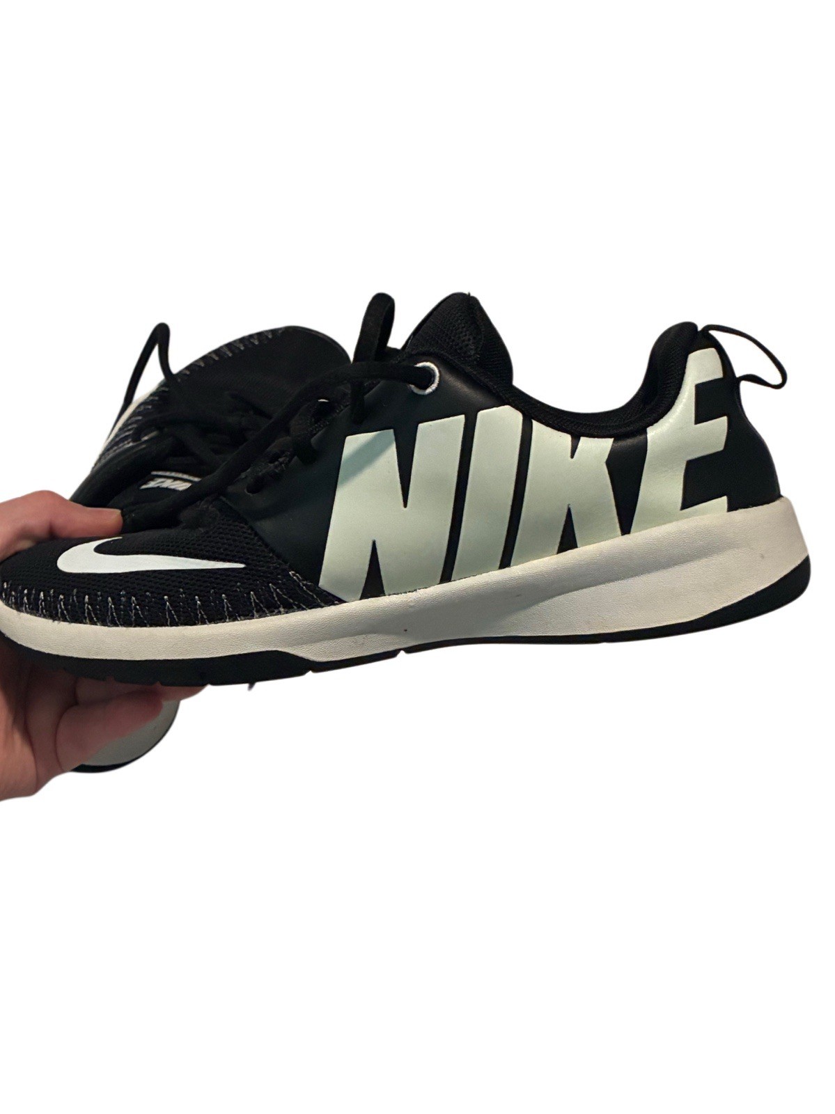 Nike Team Hustle D7 Low Black/White Youth Size 6Y Shoes
