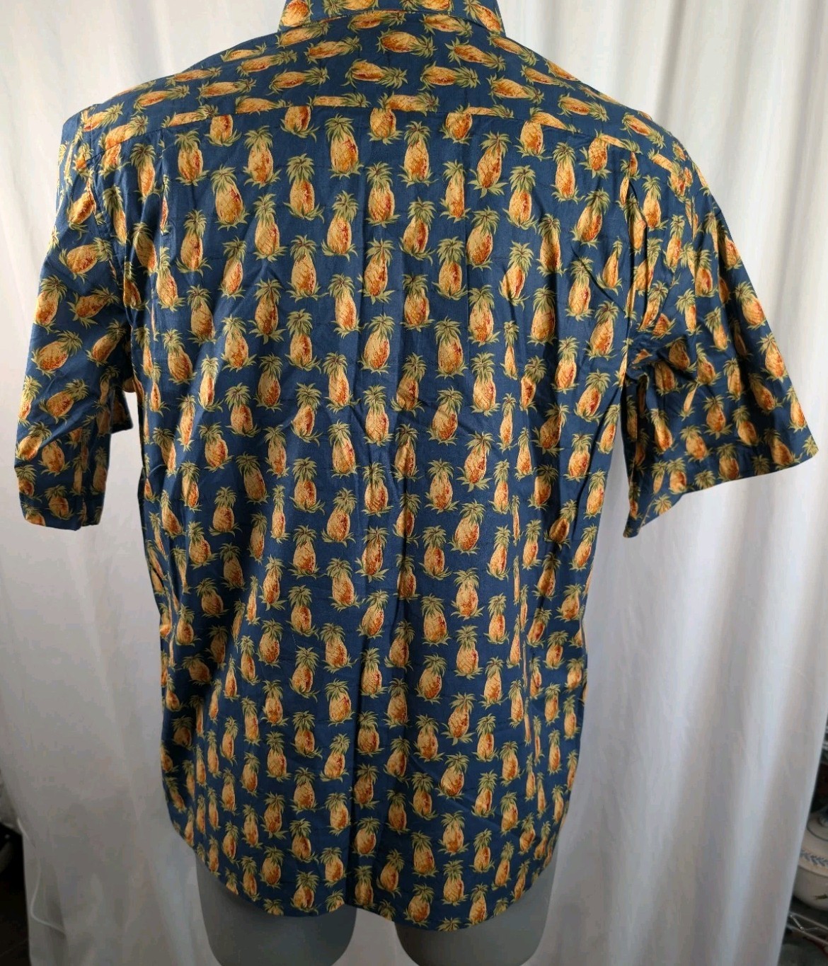 Men’s M Aloha Shirt Reyn Spooner Hawaiian Cotton Lawn 1.5″ Pineapples Oblique