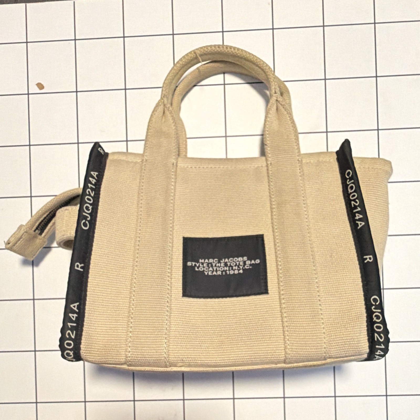 Marc Jacobs The Tote Bag Mini Beige/Black Zip Top Handle Detachable Strap Silver