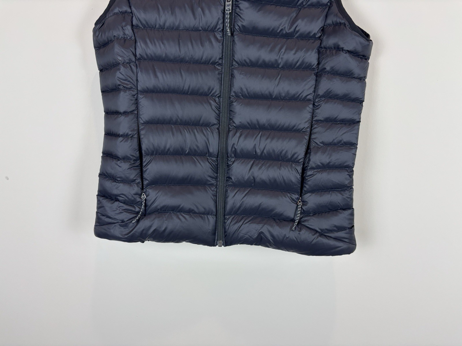 Patagonia Down Sweater Insulated Vest Size Medium Women Black 800 Fill SP24