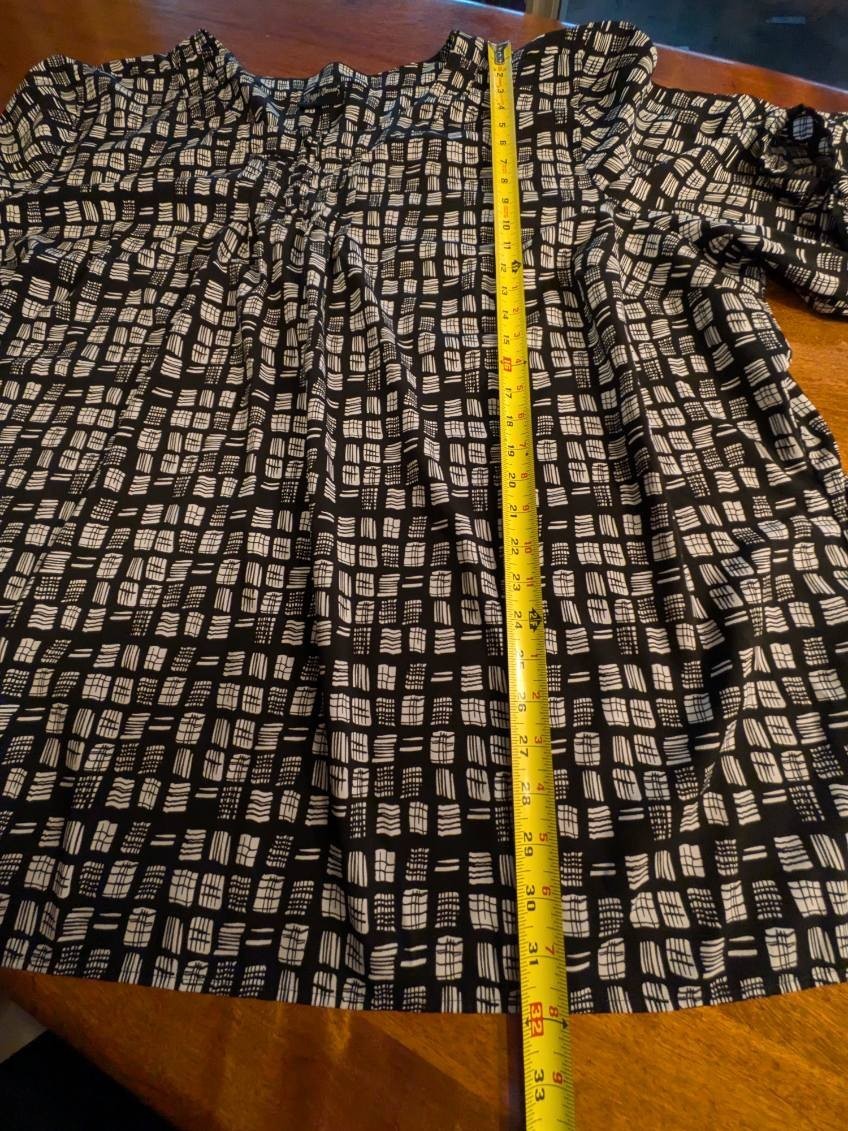 Maggie Barnes Size 4X Black White Grid Print Blouse Tunic V-Neck
