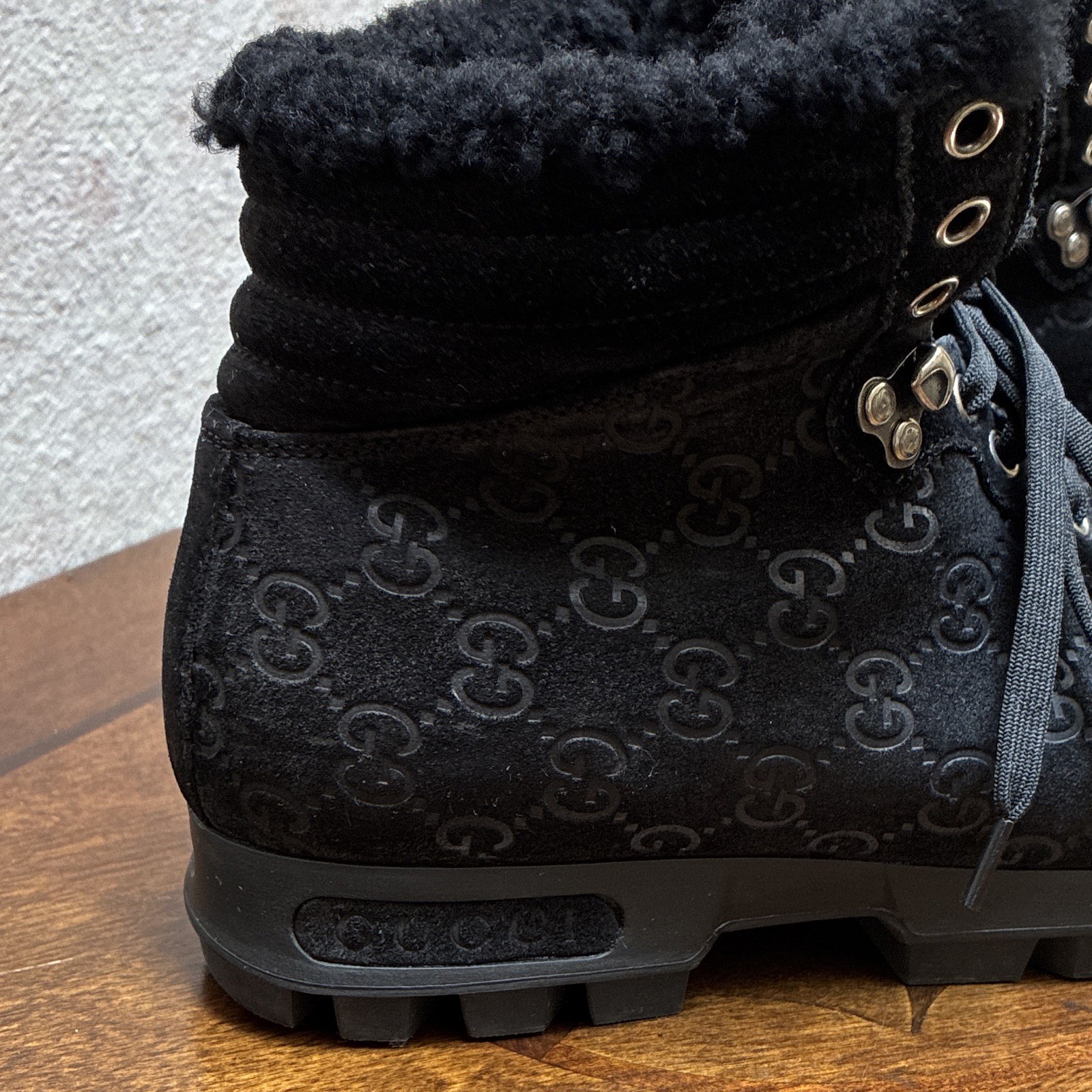 Gucci Men’s Black Suede Ankle Hiker Boots Lined Lace-Up Logo Fur Trim