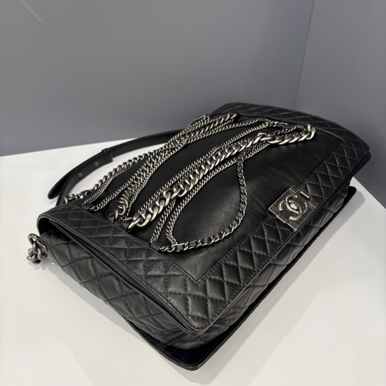 Chanel Enchained Boy Flap Black Calfskin (hs021026a2)