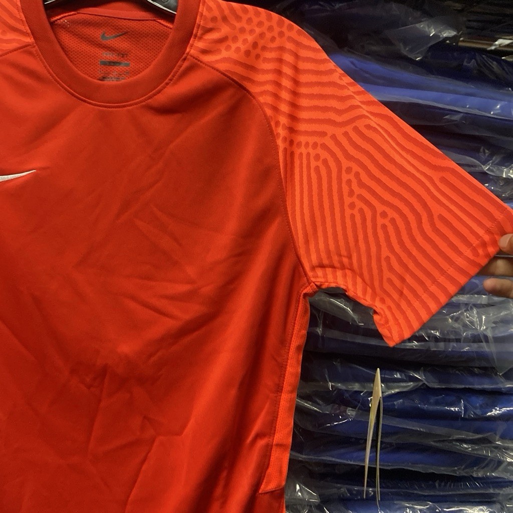 Nike Strike II Soccer Jersey NWT Red Crimson Men’s Small Dri-FIT CW3551-657