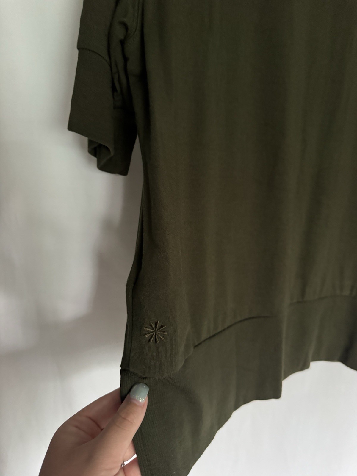 Athleta Step Forward Sweatshirt Tee V-Neck Olive Green Size M