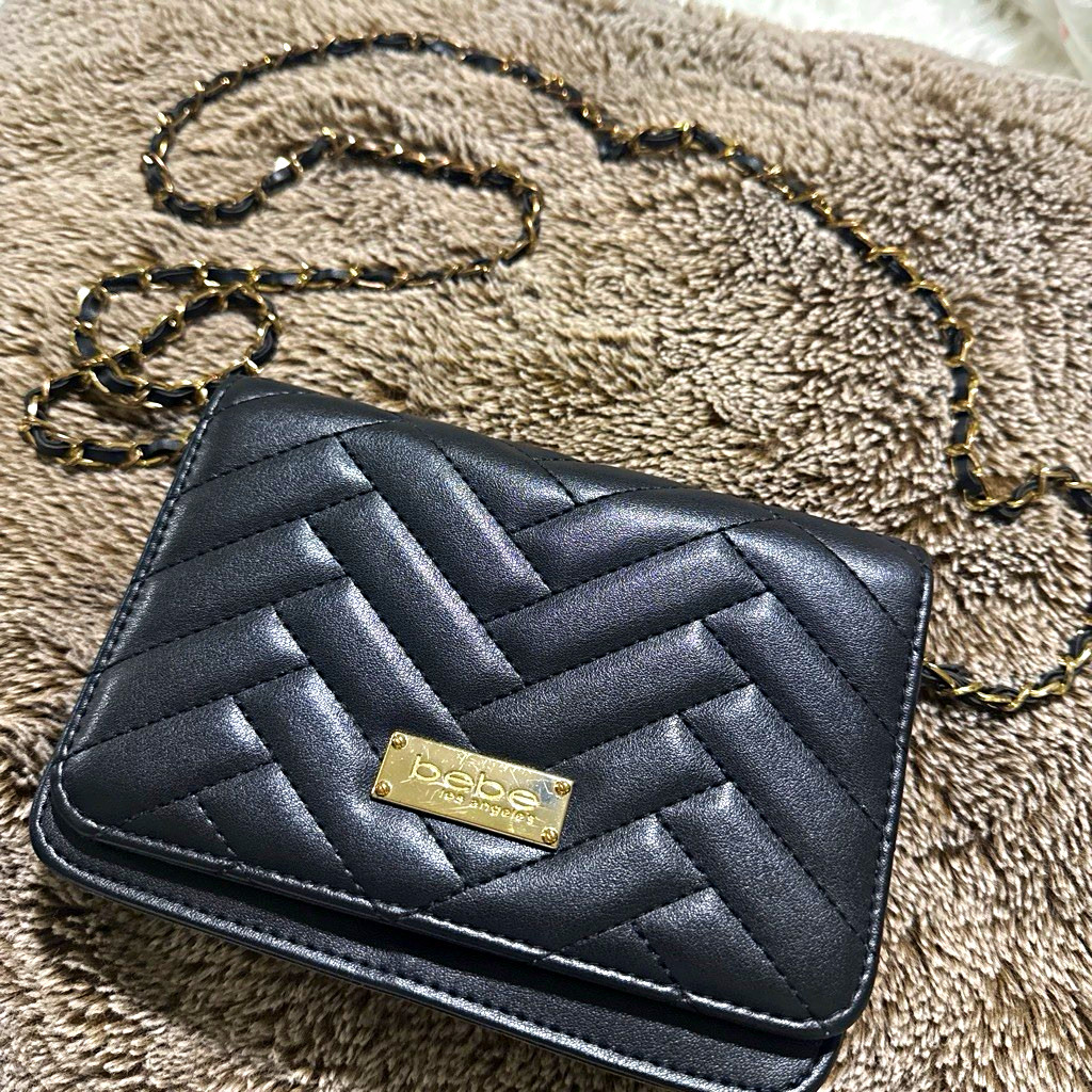 bebe Black Quilted Wallet Crossbody Gold Hardware Chain Strap Zip Magnetic