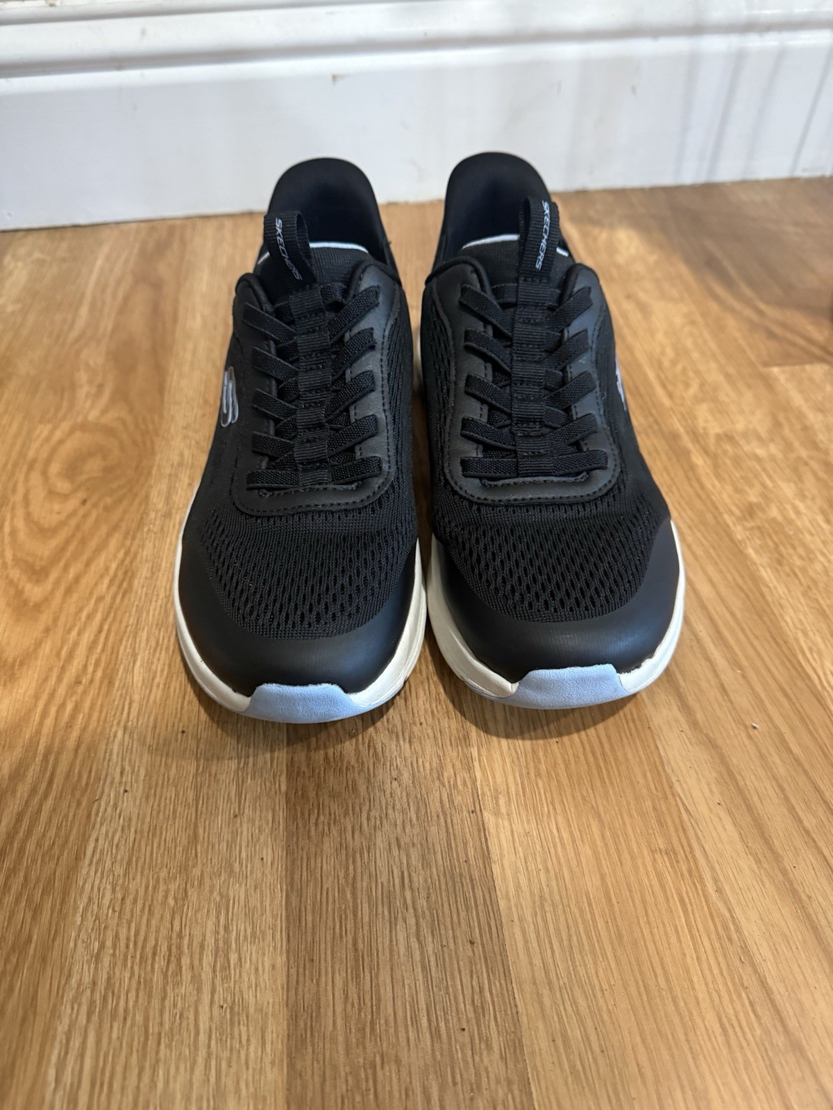 SKECHERS Arch Fit Swift Fit Men’s Lace-Up Low Top Sneakers Black/White