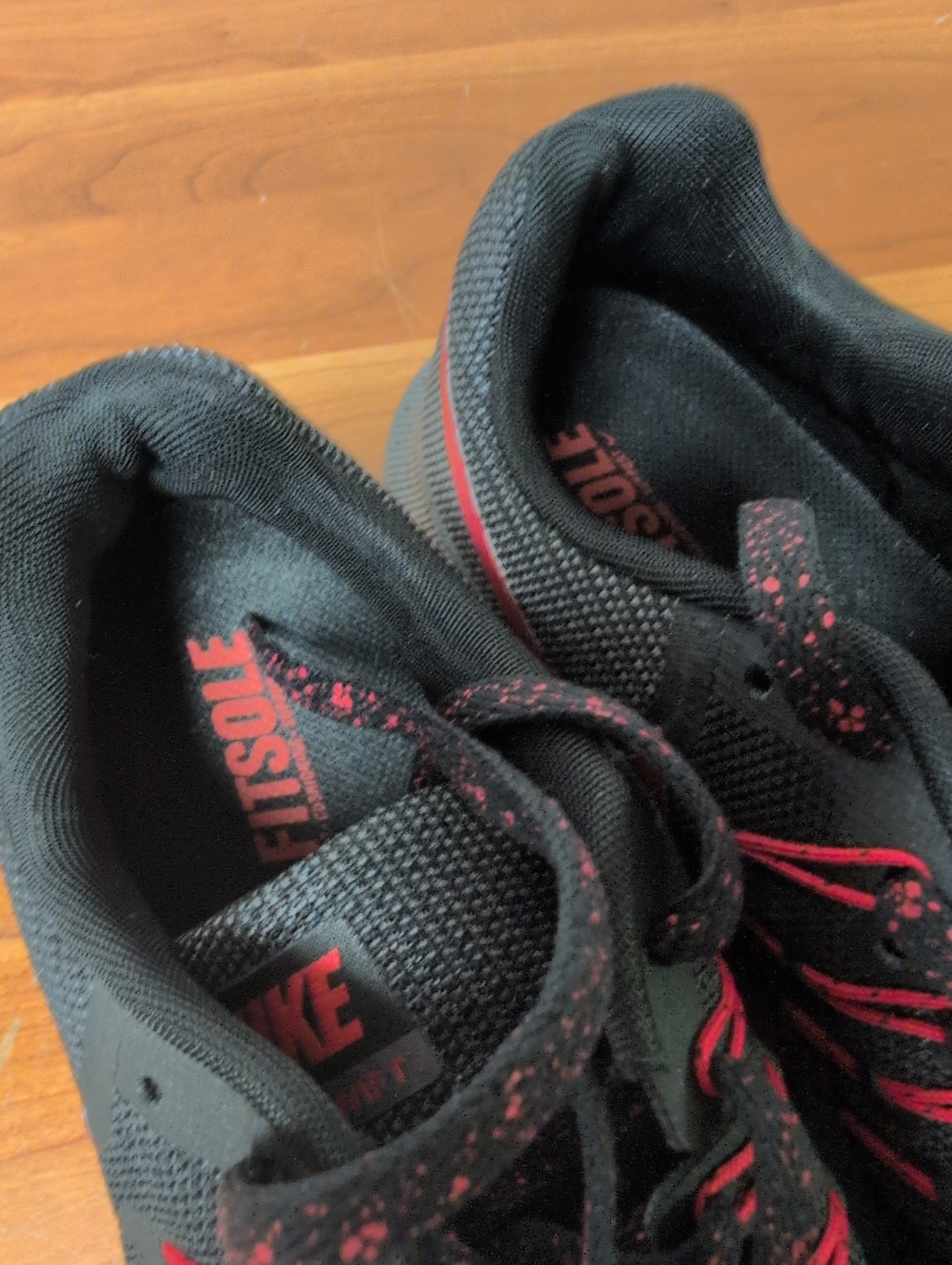 Nike Run Swift AR1945 001 Black Red Speckled Laces Size Men 8 Women 9.5
